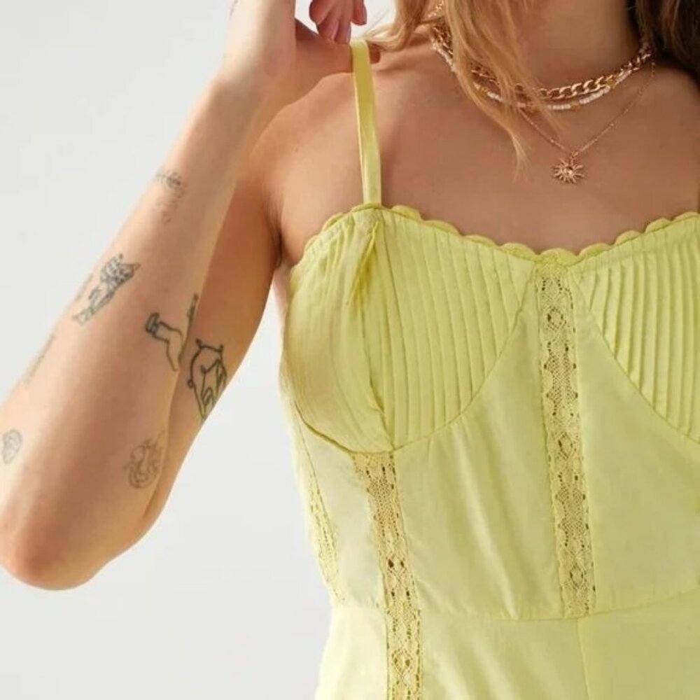 NEW URBAN OUTFITTERS UO JULIETTE LACE INSET ROMPER YELLOW MEDIUM SHORTS JUMPSUIT - Picture 3 of 3